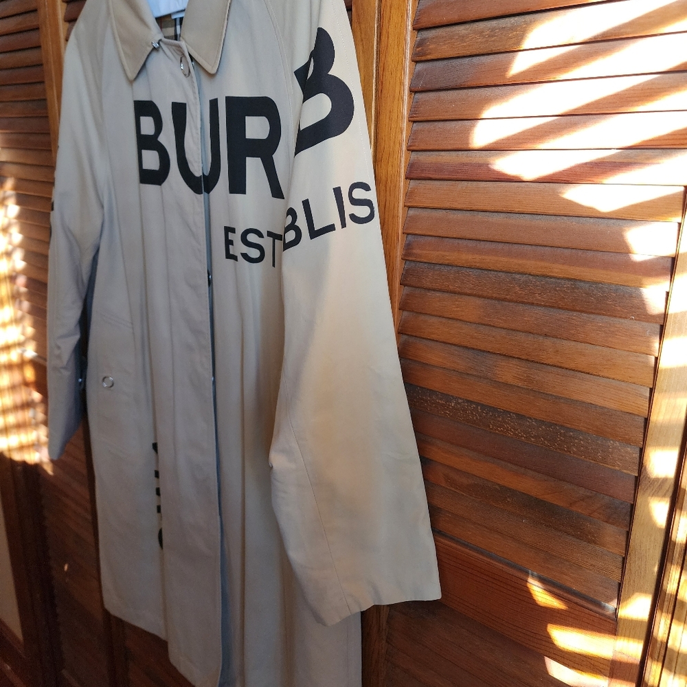 Burberry Tan Coat with Black Lettering - Picture 5 of 16